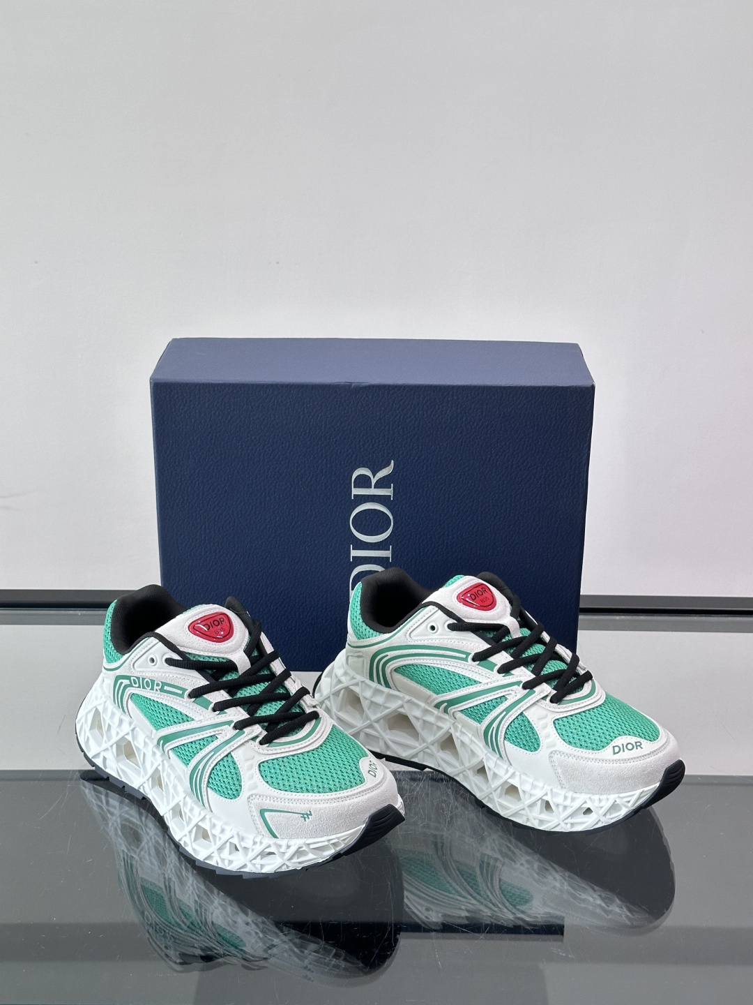 Dior 迪奥 👟B35最新款老爹运动鞋 老爹鞋 以时髦复古风格丰富经典系列。精心制作，可全年与休闲造型搭 顺应复古市场
