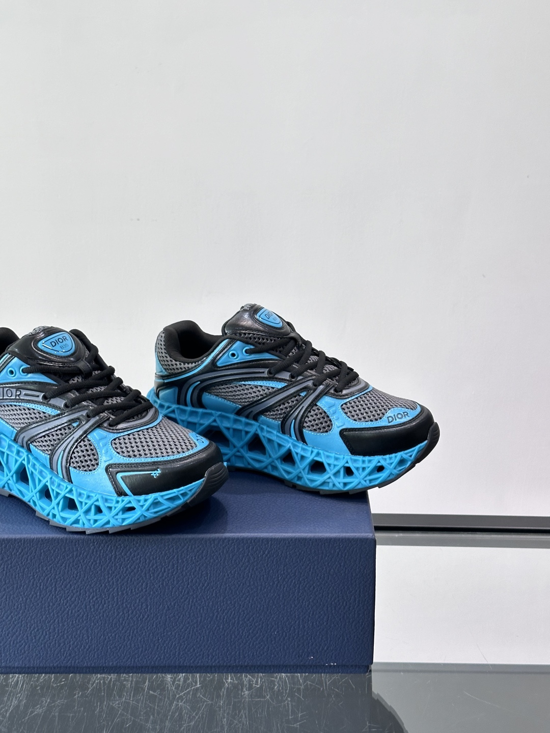 Dior 迪奥 👟B35最新款老爹运动鞋 老爹鞋 以时髦复古风格丰富经典系列。精心制作,可全年与休闲造型搭 顺应复古市场 Dior 迪奥 👟B35最新款老爹运动鞋 老爹鞋 以时髦复古风格丰富经典系列。精心制作,可全年与休闲造型搭 顺应复古市场