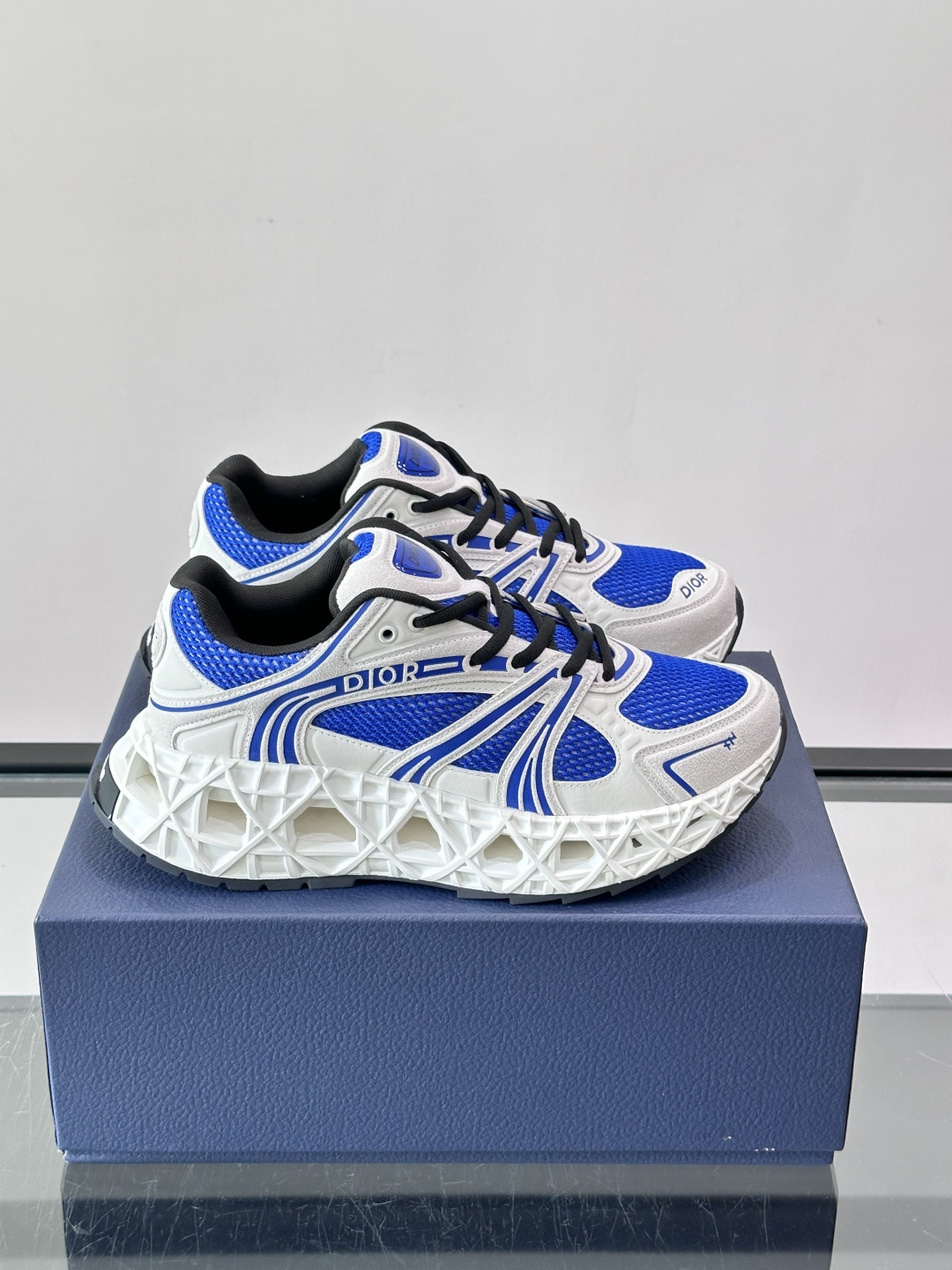 Dior 迪奥 👟B35最新款老爹运动鞋 老爹鞋 以时髦复古风格丰富经典系列。精心制作,可全年与休闲造型搭 顺应复古市场 Dior 迪奥 👟B35最新款老爹运动鞋 老爹鞋 以时髦复古风格丰富经典系列。精心制作,可全年与休闲造型搭 顺应复古市场
