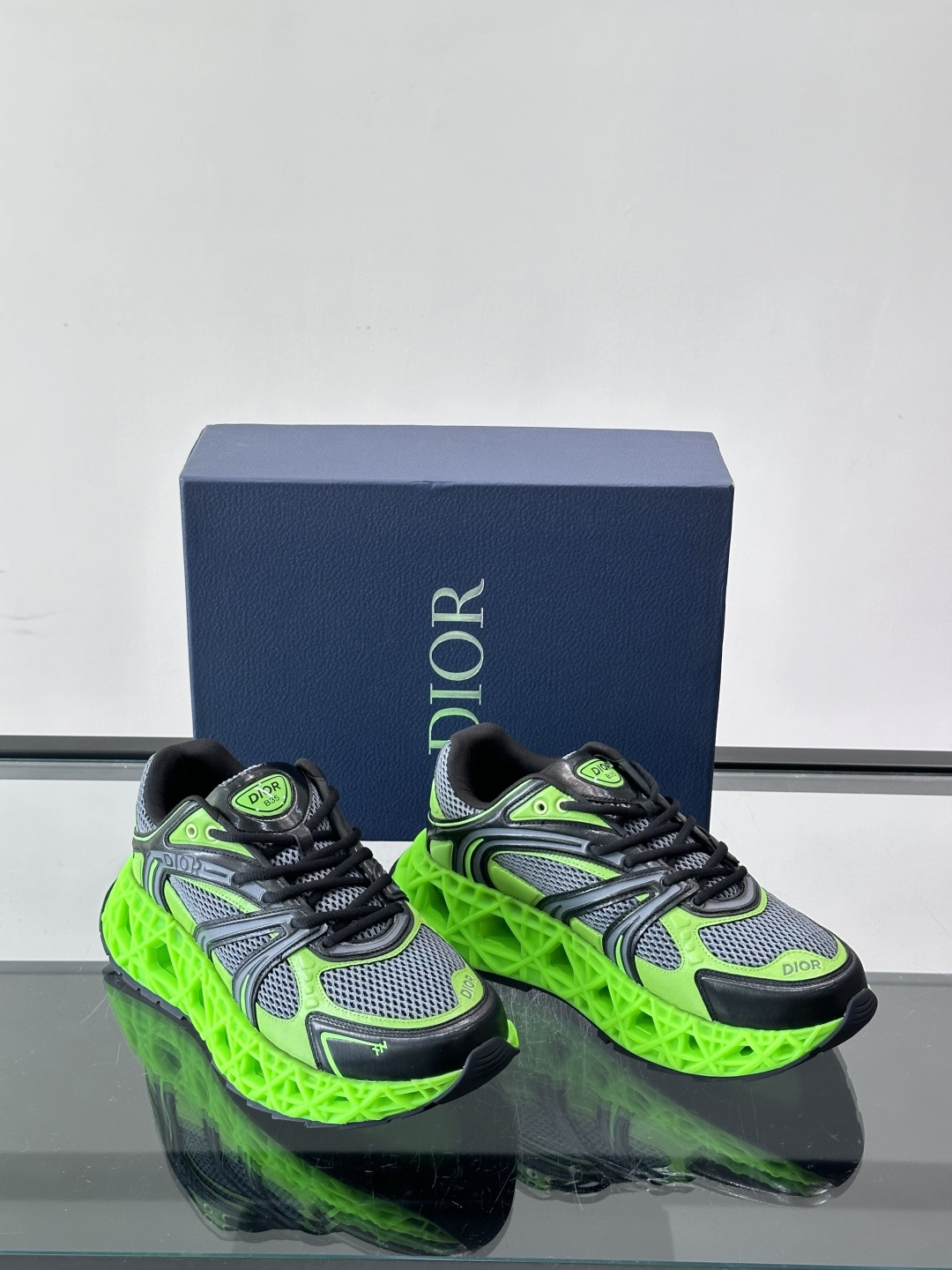Dior 迪奥 👟B35最新款老爹运动鞋 老爹鞋 以时髦复古风格丰富经典系列。精心制作，可全年与休闲造型搭 顺应复古市场