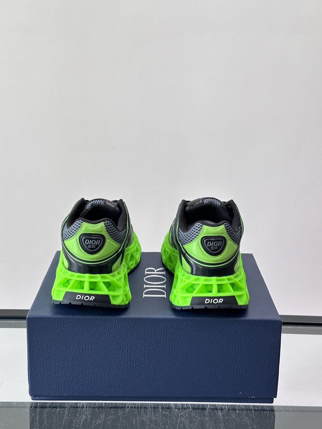 Dior 迪奥 👟B35最新款老爹运动鞋 老爹鞋 以时髦复古风格丰富经典系列。精心制作，可全年与休闲造型搭 顺应复古市场