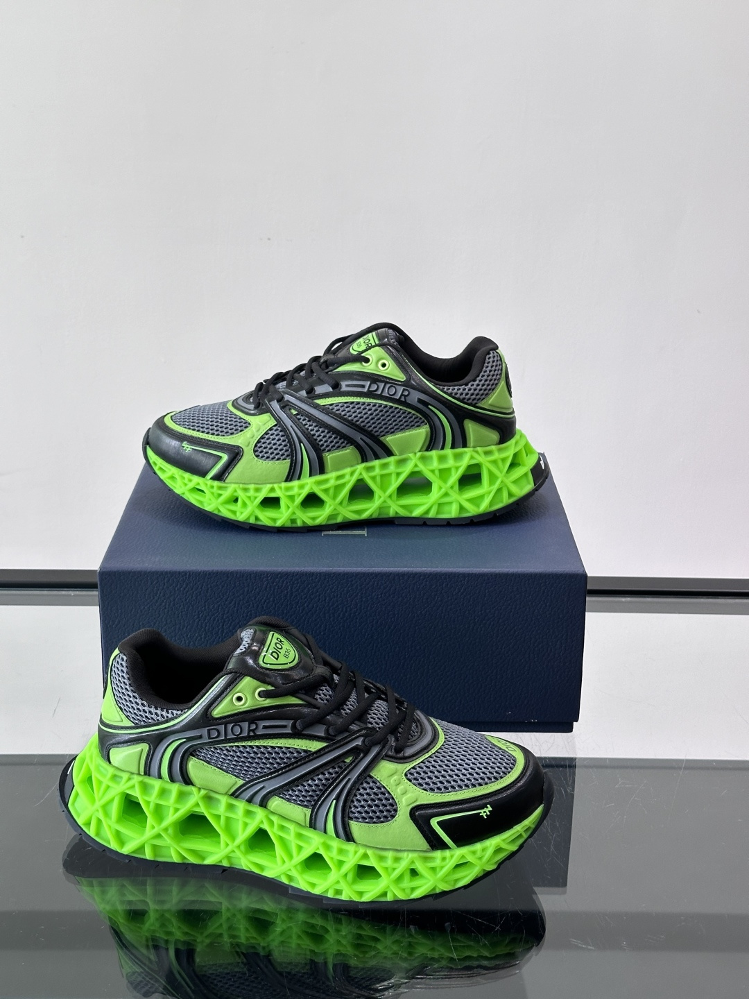 Dior 迪奥 👟B35最新款老爹运动鞋 老爹鞋 以时髦复古风格丰富经典系列。精心制作，可全年与休闲造型搭 顺应复古市场