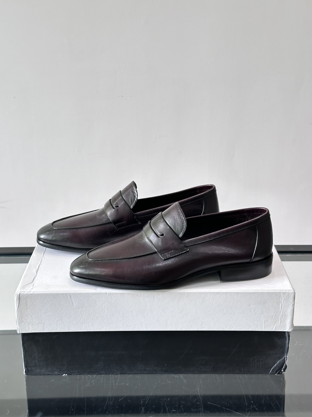 Berluti/布鲁提高端真皮大底正装皮鞋，采用进口牛皮鞋面 柔软有型，手工改色工艺，低调奢华气质，舒适透气版型，小牛皮