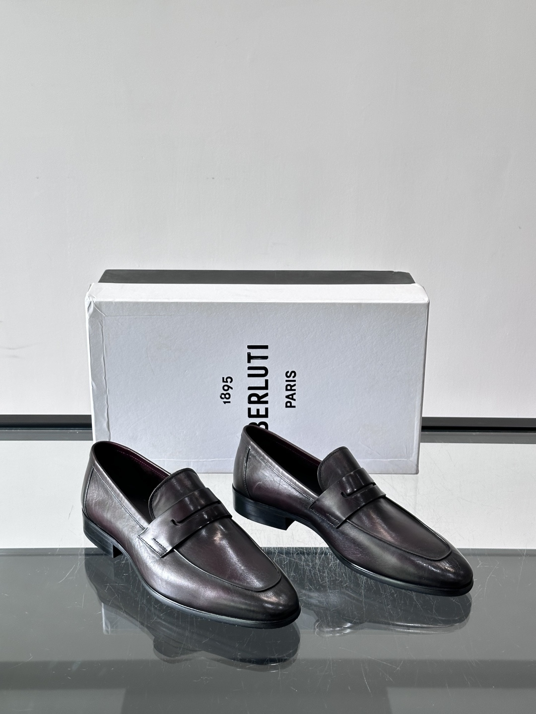 Berluti/布鲁提高端真皮大底正装皮鞋，采用进口牛皮鞋面 柔软有型，手工改色工艺，低调奢华气质，舒适透气版型，小牛皮