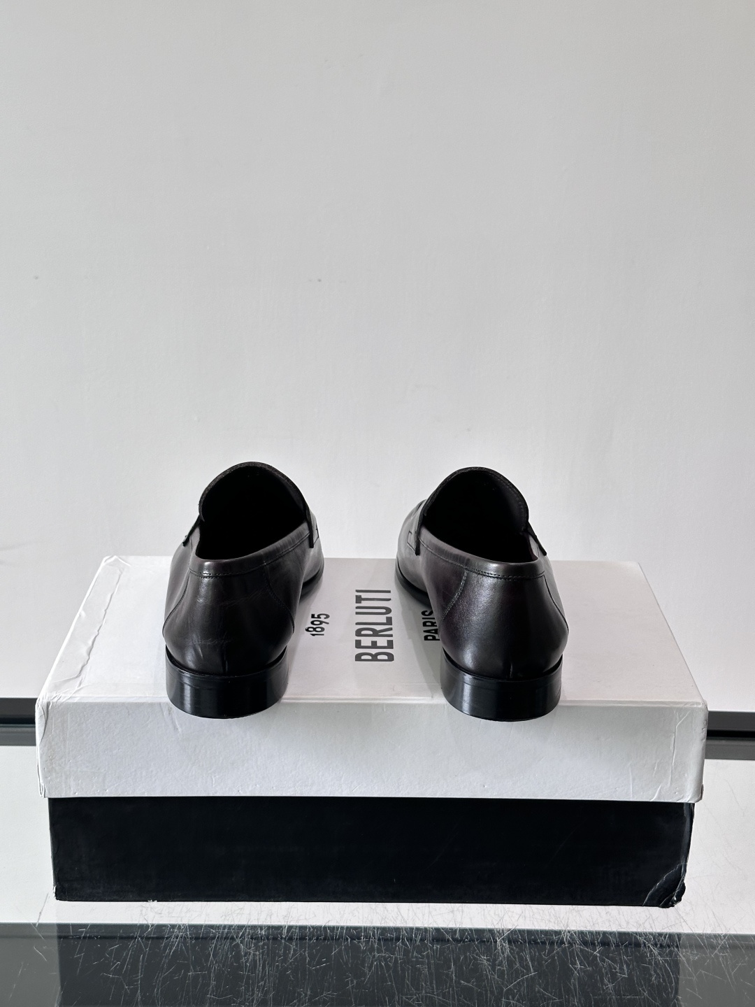 Berluti/布鲁提高端真皮大底正装皮鞋，采用进口牛皮鞋面 柔软有型，手工改色工艺，低调奢华气质，舒适透气版型，小牛皮