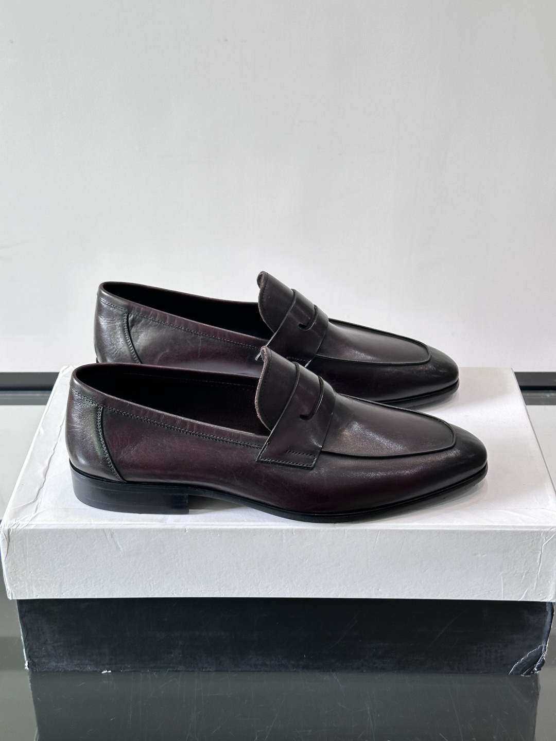 Berluti/布鲁提高端真皮大底正装皮鞋,采用进口牛皮鞋面 柔软有型,手工改色工艺,低调奢华气质,舒适透气版型,小牛皮 Berluti/布鲁提高端真皮大底正装皮鞋,采用进口牛皮鞋面 柔软有型,手工改色工艺,低调奢华气质,舒适透气版型,小牛皮
