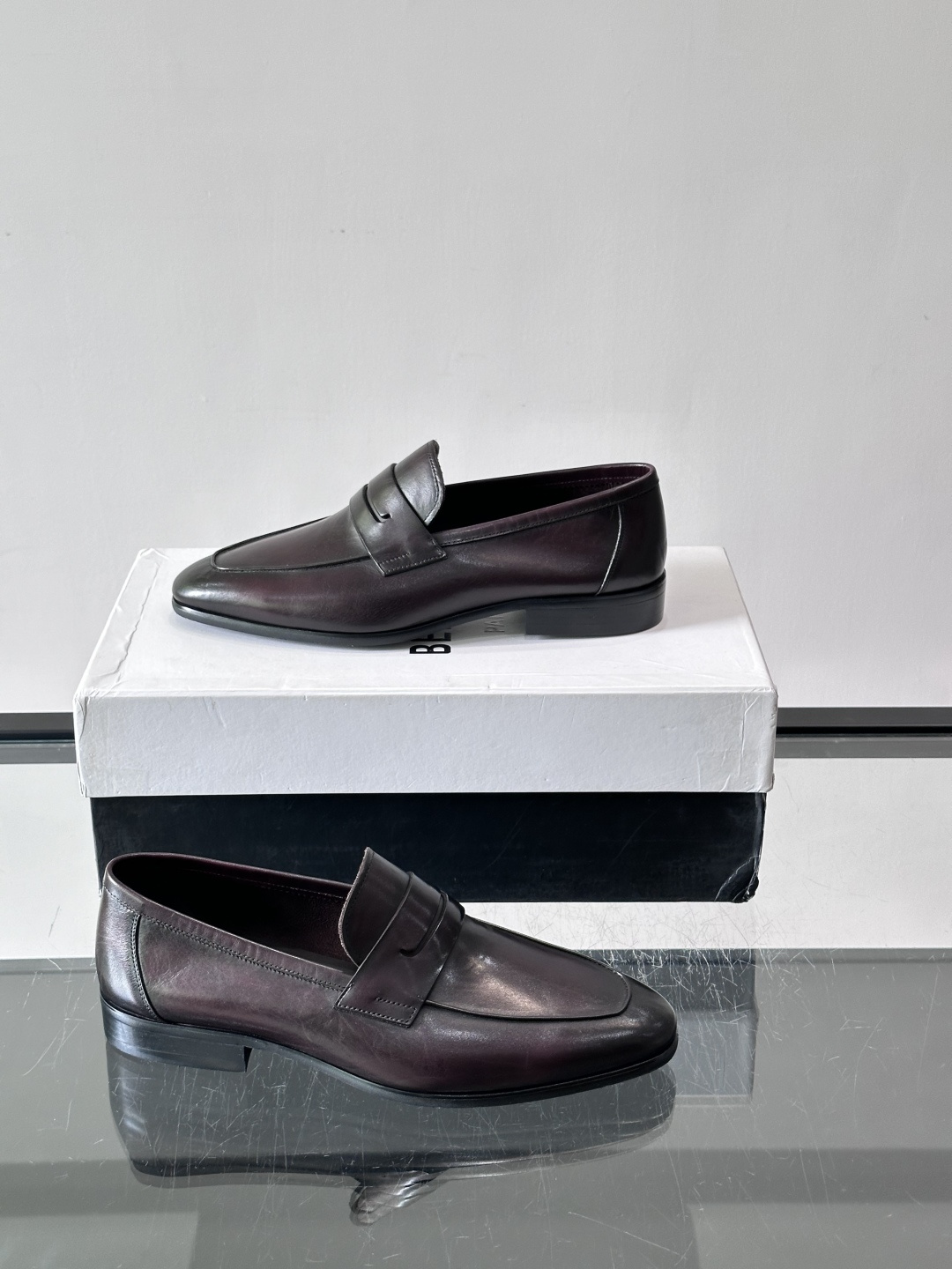 Berluti/布鲁提高端真皮大底正装皮鞋，采用进口牛皮鞋面 柔软有型，手工改色工艺，低调奢华气质，舒适透气版型，小牛皮