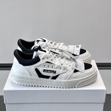Off-White 26ss 经典配色。皮革 ➕冲孔鞋面拼接,鞋侧有 Off-White 标志性文字标签,超级大吊牌 Off-White 26ss 经典配色。皮革 ➕冲孔鞋面拼接,鞋侧有 Off-White 标志性文字标签,超级大吊牌