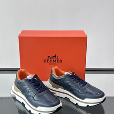 👟Hermès 运动鞋,采用牛皮鞋面 侧面“H”标志超有辨识度✨。橡胶鞋底抓地力强,穿着舒适,日常或轻运动都OK!后跟皮 👟Hermès 运动鞋,采用牛皮鞋面 侧面“H”标志超有辨识度✨。橡胶鞋底抓地力强,穿着舒适,日常或轻运动都OK!后跟皮