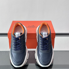 👟Hermès 运动鞋,采用牛皮鞋面 侧面“H”标志超有辨识度✨。橡胶鞋底抓地力强,穿着舒适,日常或轻运动都OK!后跟皮 👟Hermès 运动鞋,采用牛皮鞋面 侧面“H”标志超有辨识度✨。橡胶鞋底抓地力强,穿着舒适,日常或轻运动都OK!后跟皮