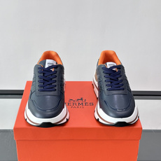 👟Hermès 运动鞋,采用牛皮鞋面 侧面“H”标志超有辨识度✨。橡胶鞋底抓地力强,穿着舒适,日常或轻运动都OK!后跟皮 👟Hermès 运动鞋,采用牛皮鞋面 侧面“H”标志超有辨识度✨。橡胶鞋底抓地力强,穿着舒适,日常或轻运动都OK!后跟皮