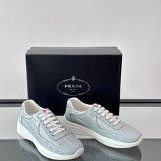 Prada 美洲杯运动鞋 ✨Prada美洲杯系列运动鞋,漆皮+网面拼接,光泽感与透气性兼具。低帮设计,白色橡胶鞋底, Prada 美洲杯运动鞋 ✨Prada美洲杯系列运动鞋,漆皮+网面拼接,光泽感与透气性兼具。低帮设计,白色橡胶鞋底,