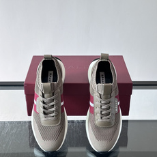 BALLY(巴利)男士针织袜套鞋,飞织网面鞋身,一脚蹬的袜套式设计,厚底,鞋跟处有酒红色提环细节。这款走的是”轻 BALLY(巴利)男士针织袜套鞋,飞织网面鞋身,一脚蹬的袜套式设计,厚底,鞋跟处有酒红色提环细节。这款走的是”轻