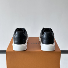LV🌸BEVERLY HILLS 运动鞋本款 Beverly Hills 运动鞋为绒面牛皮革压印迷你 Monogram LV🌸BEVERLY HILLS 运动鞋本款 Beverly Hills 运动鞋为绒面牛皮革压印迷你 Monogram