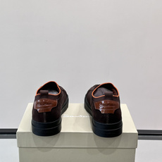 Santoni麂皮休闲鞋 👞意大利奢侈品牌Santoni的麂皮休闲鞋,选用优质麂皮,触感柔软,浅棕色调搭配橙色内衬, Santoni麂皮休闲鞋 👞意大利奢侈品牌Santoni的麂皮休闲鞋,选用优质麂皮,触感柔软,浅棕色调搭配橙色内衬,