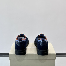 Santoni麂皮休闲鞋 👞意大利奢侈品牌Santoni的麂皮休闲鞋,选用优质麂皮,触感柔软,浅棕色调搭配橙色内衬, Santoni麂皮休闲鞋 👞意大利奢侈品牌Santoni的麂皮休闲鞋,选用优质麂皮,触感柔软,浅棕色调搭配橙色内衬,