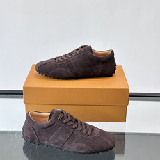 Tod's T-Marathon系列运动休闲鞋从室内足球运动汲取灵感,复古风鞋面以柔软皮革制成,触感如同丝缎般柔软丝滑, Tod's T-Marathon系列运动休闲鞋从室内足球运动汲取灵感,复古风鞋面以柔软皮革制成,触感如同丝缎般柔软丝滑,