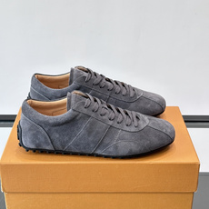Tod's T-Marathon系列运动休闲鞋从室内足球运动汲取灵感,复古风鞋面以柔软皮革制成,触感如同丝缎般柔软丝滑, Tod's T-Marathon系列运动休闲鞋从室内足球运动汲取灵感,复古风鞋面以柔软皮革制成,触感如同丝缎般柔软丝滑,