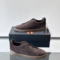 ZEGNA/杰尼亚 新款男士低帮皮革运动鞋,选用进口牛皮打造,丰富的工艺细节,鞋底骆马皮革嵌饰和品牌压纹徽标细节,干净简 ZEGNA/杰尼亚 新款男士低帮皮革运动鞋,选用进口牛皮打造,丰富的工艺细节,鞋底骆马皮革嵌饰和品牌压纹徽标细节,干净简