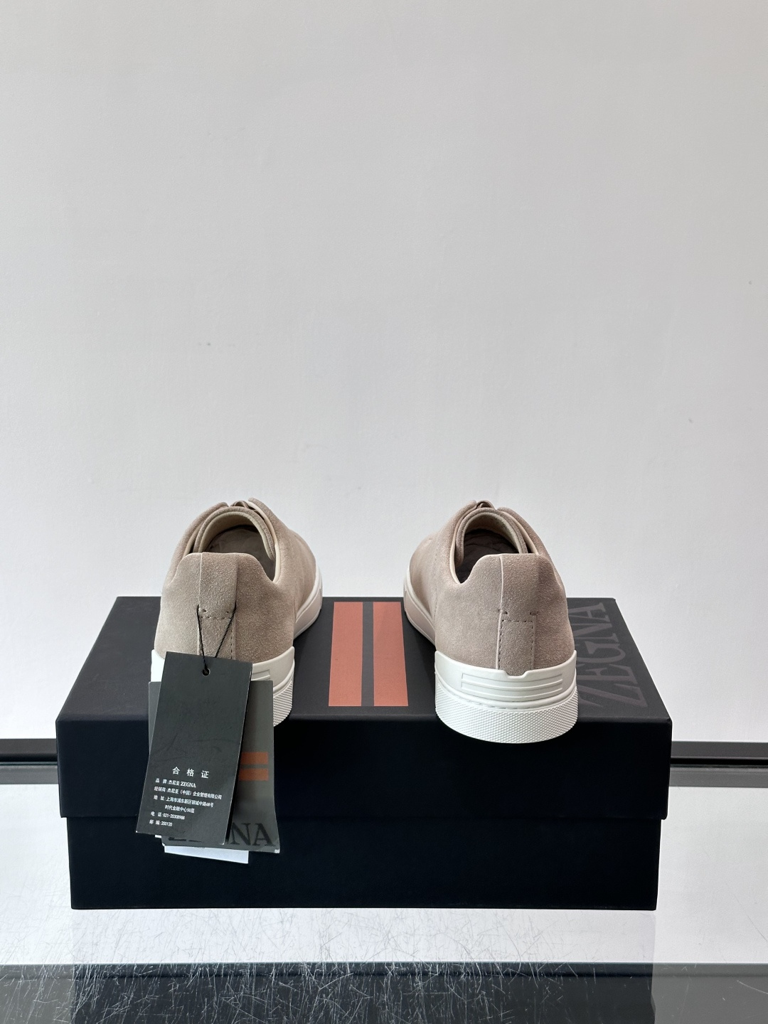 ZEGNA/杰尼亚 新款男士低帮皮革运动鞋,选用进口牛皮打造,丰富的工艺细节,鞋底骆马皮革嵌饰和品牌压纹徽标细节,干净简 ZEGNA/杰尼亚 新款男士低帮皮革运动鞋,选用进口牛皮打造,丰富的工艺细节,鞋底骆马皮革嵌饰和品牌压纹徽标细节,干净简