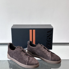 ZEGNA/杰尼亚 新款男士低帮皮革运动鞋,选用进口牛皮打造,丰富的工艺细节,鞋底骆马皮革嵌饰和品牌压纹徽标细节,干净简 ZEGNA/杰尼亚 新款男士低帮皮革运动鞋,选用进口牛皮打造,丰富的工艺细节,鞋底骆马皮革嵌饰和品牌压纹徽标细节,干净简