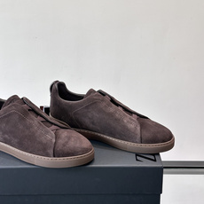 ZEGNA/杰尼亚 新款男士低帮皮革运动鞋,选用进口牛皮打造,丰富的工艺细节,鞋底骆马皮革嵌饰和品牌压纹徽标细节,干净简 ZEGNA/杰尼亚 新款男士低帮皮革运动鞋,选用进口牛皮打造,丰富的工艺细节,鞋底骆马皮革嵌饰和品牌压纹徽标细节,干净简