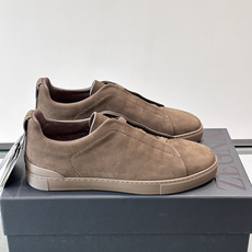 ZEGNA/杰尼亚 新款男士低帮皮革运动鞋,选用进口牛皮打造,丰富的工艺细节,鞋底骆马皮革嵌饰和品牌压纹徽标细节,干净简 ZEGNA/杰尼亚 新款男士低帮皮革运动鞋,选用进口牛皮打造,丰富的工艺细节,鞋底骆马皮革嵌饰和品牌压纹徽标细节,干净简