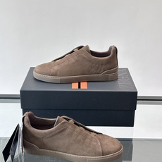 ZEGNA/杰尼亚 新款男士低帮皮革运动鞋,选用进口牛皮打造,丰富的工艺细节,鞋底骆马皮革嵌饰和品牌压纹徽标细节,干净简 ZEGNA/杰尼亚 新款男士低帮皮革运动鞋,选用进口牛皮打造,丰富的工艺细节,鞋底骆马皮革嵌饰和品牌压纹徽标细节,干净简