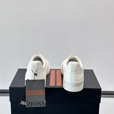 ZEGNA/杰尼亚 新款男士低帮皮革运动鞋,选用进口牛皮打造,丰富的工艺细节,鞋底骆马皮革嵌饰和品牌压纹徽标细节,干净简 ZEGNA/杰尼亚 新款男士低帮皮革运动鞋,选用进口牛皮打造,丰富的工艺细节,鞋底骆马皮革嵌饰和品牌压纹徽标细节,干净简