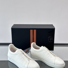 ZEGNA/杰尼亚 新款男士低帮皮革运动鞋,选用进口牛皮打造,丰富的工艺细节,鞋底骆马皮革嵌饰和品牌压纹徽标细节,干净简 ZEGNA/杰尼亚 新款男士低帮皮革运动鞋,选用进口牛皮打造,丰富的工艺细节,鞋底骆马皮革嵌饰和品牌压纹徽标细节,干净简