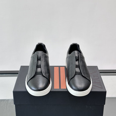 ZEGNA/杰尼亚 新款男士低帮皮革运动鞋,选用进口牛皮打造,丰富的工艺细节,鞋底骆马皮革嵌饰和品牌压纹徽标细节,干净简 ZEGNA/杰尼亚 新款男士低帮皮革运动鞋,选用进口牛皮打造,丰富的工艺细节,鞋底骆马皮革嵌饰和品牌压纹徽标细节,干净简