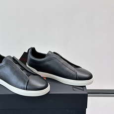 ZEGNA/杰尼亚 新款男士低帮皮革运动鞋,选用进口牛皮打造,丰富的工艺细节,鞋底骆马皮革嵌饰和品牌压纹徽标细节,干净简 ZEGNA/杰尼亚 新款男士低帮皮革运动鞋,选用进口牛皮打造,丰富的工艺细节,鞋底骆马皮革嵌饰和品牌压纹徽标细节,干净简