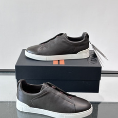 ZEGNA/杰尼亚 新款男士低帮皮革运动鞋,选用进口牛皮打造,丰富的工艺细节,鞋底骆马皮革嵌饰和品牌压纹徽标细节,干净简 ZEGNA/杰尼亚 新款男士低帮皮革运动鞋,选用进口牛皮打造,丰富的工艺细节,鞋底骆马皮革嵌饰和品牌压纹徽标细节,干净简