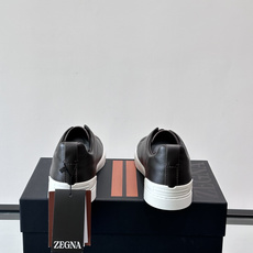 ZEGNA/杰尼亚 新款男士低帮皮革运动鞋,选用进口牛皮打造,丰富的工艺细节,鞋底骆马皮革嵌饰和品牌压纹徽标细节,干净简 ZEGNA/杰尼亚 新款男士低帮皮革运动鞋,选用进口牛皮打造,丰富的工艺细节,鞋底骆马皮革嵌饰和品牌压纹徽标细节,干净简