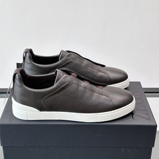 ZEGNA/杰尼亚 新款男士低帮皮革运动鞋,选用进口牛皮打造,丰富的工艺细节,鞋底骆马皮革嵌饰和品牌压纹徽标细节,干净简 ZEGNA/杰尼亚 新款男士低帮皮革运动鞋,选用进口牛皮打造,丰富的工艺细节,鞋底骆马皮革嵌饰和品牌压纹徽标细节,干净简