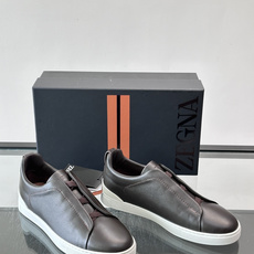 ZEGNA/杰尼亚 新款男士低帮皮革运动鞋,选用进口牛皮打造,丰富的工艺细节,鞋底骆马皮革嵌饰和品牌压纹徽标细节,干净简 ZEGNA/杰尼亚 新款男士低帮皮革运动鞋,选用进口牛皮打造,丰富的工艺细节,鞋底骆马皮革嵌饰和品牌压纹徽标细节,干净简
