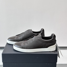 ZEGNA/杰尼亚 新款男士低帮皮革运动鞋,选用进口牛皮打造,丰富的工艺细节,鞋底骆马皮革嵌饰和品牌压纹徽标细节,干净简 ZEGNA/杰尼亚 新款男士低帮皮革运动鞋,选用进口牛皮打造,丰富的工艺细节,鞋底骆马皮革嵌饰和品牌压纹徽标细节,干净简