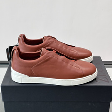 ZEGNA/杰尼亚 新款男士低帮皮革运动鞋,选用进口牛皮打造,丰富的工艺细节,鞋底骆马皮革嵌饰和品牌压纹徽标细节,干净简 ZEGNA/杰尼亚 新款男士低帮皮革运动鞋,选用进口牛皮打造,丰富的工艺细节,鞋底骆马皮革嵌饰和品牌压纹徽标细节,干净简
