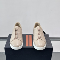 ZEGNA/杰尼亚 新款男士低帮皮革运动鞋,选用进口牛皮打造,丰富的工艺细节,鞋底骆马皮革嵌饰和品牌压纹徽标细节,干净简 ZEGNA/杰尼亚 新款男士低帮皮革运动鞋,选用进口牛皮打造,丰富的工艺细节,鞋底骆马皮革嵌饰和品牌压纹徽标细节,干净简