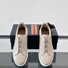 ZEGNA/杰尼亚 新款男士低帮皮革运动鞋,选用进口牛皮打造,丰富的工艺细节,鞋底骆马皮革嵌饰和品牌压纹徽标细节,干净简 ZEGNA/杰尼亚 新款男士低帮皮革运动鞋,选用进口牛皮打造,丰富的工艺细节,鞋底骆马皮革嵌饰和品牌压纹徽标细节,干净简