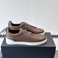 ZEGNA/杰尼亚 新款男士低帮皮革运动鞋,选用进口牛皮打造,丰富的工艺细节,鞋底骆马皮革嵌饰和品牌压纹徽标细节,干净简 ZEGNA/杰尼亚 新款男士低帮皮革运动鞋,选用进口牛皮打造,丰富的工艺细节,鞋底骆马皮革嵌饰和品牌压纹徽标细节,干净简
