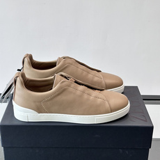 ZEGNA/杰尼亚 新款男士低帮皮革运动鞋,选用进口牛皮打造,丰富的工艺细节,鞋底骆马皮革嵌饰和品牌压纹徽标细节,干净简 ZEGNA/杰尼亚 新款男士低帮皮革运动鞋,选用进口牛皮打造,丰富的工艺细节,鞋底骆马皮革嵌饰和品牌压纹徽标细节,干净简