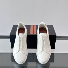 ZEGNA/杰尼亚 新款男士低帮皮革运动鞋,选用进口牛皮打造,丰富的工艺细节,鞋底骆马皮革嵌饰和品牌压纹徽标细节,干净简 ZEGNA/杰尼亚 新款男士低帮皮革运动鞋,选用进口牛皮打造,丰富的工艺细节,鞋底骆马皮革嵌饰和品牌压纹徽标细节,干净简