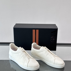 ZEGNA/杰尼亚 新款男士低帮皮革运动鞋,选用进口牛皮打造,丰富的工艺细节,鞋底骆马皮革嵌饰和品牌压纹徽标细节,干净简 ZEGNA/杰尼亚 新款男士低帮皮革运动鞋,选用进口牛皮打造,丰富的工艺细节,鞋底骆马皮革嵌饰和品牌压纹徽标细节,干净简