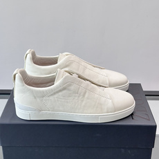 ZEGNA/杰尼亚 新款男士低帮皮革运动鞋,选用进口牛皮打造,丰富的工艺细节,鞋底骆马皮革嵌饰和品牌压纹徽标细节,干净简 ZEGNA/杰尼亚 新款男士低帮皮革运动鞋,选用进口牛皮打造,丰富的工艺细节,鞋底骆马皮革嵌饰和品牌压纹徽标细节,干净简