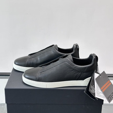 ZEGNA/杰尼亚 新款男士低帮皮革运动鞋,选用进口牛皮打造,丰富的工艺细节,鞋底骆马皮革嵌饰和品牌压纹徽标细节,干净简 ZEGNA/杰尼亚 新款男士低帮皮革运动鞋,选用进口牛皮打造,丰富的工艺细节,鞋底骆马皮革嵌饰和品牌压纹徽标细节,干净简
