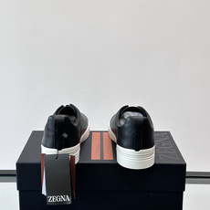 ZEGNA/杰尼亚 新款男士低帮皮革运动鞋,选用进口牛皮打造,丰富的工艺细节,鞋底骆马皮革嵌饰和品牌压纹徽标细节,干净简 ZEGNA/杰尼亚 新款男士低帮皮革运动鞋,选用进口牛皮打造,丰富的工艺细节,鞋底骆马皮革嵌饰和品牌压纹徽标细节,干净简