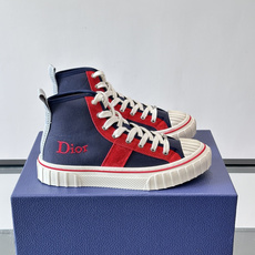 Dior HooPer 高帮运动鞋 Oblique 印花面料和黑色绒面牛皮革 这款 Dior HooPer 高帮运动鞋由 Dior HooPer 高帮运动鞋 Oblique 印花面料和黑色绒面牛皮革 这款 Dior HooPer 高帮运动鞋由
