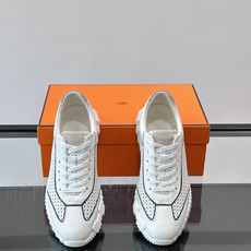 爱马仕Bouncing运动鞋👟镂孔小牛皮和小牛皮运动鞋。 轻盈鞋底装饰撞色图案,打造百搭时尚风格。这双的辨识度和舒适度都 爱马仕Bouncing运动鞋👟镂孔小牛皮和小牛皮运动鞋。 轻盈鞋底装饰撞色图案,打造百搭时尚风格。这双的辨识度和舒适度都