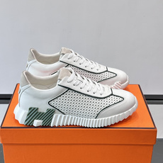 爱马仕Bouncing运动鞋👟镂孔小牛皮和小牛皮运动鞋。 轻盈鞋底装饰撞色图案,打造百搭时尚风格。这双的辨识度和舒适度都 爱马仕Bouncing运动鞋👟镂孔小牛皮和小牛皮运动鞋。 轻盈鞋底装饰撞色图案,打造百搭时尚风格。这双的辨识度和舒适度都